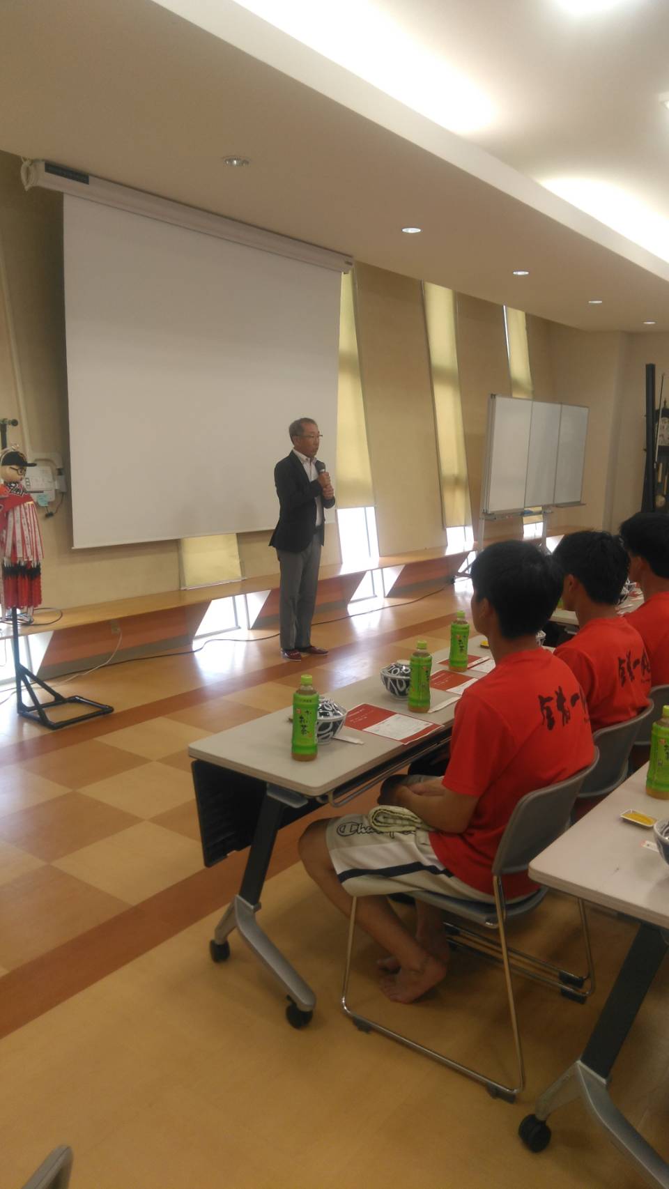 敦賀高校野球部現役選手の激励に行ってきました